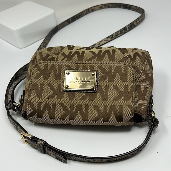 Michael Kors Logo Mini Crossbody Bag - Picture 5 of 10